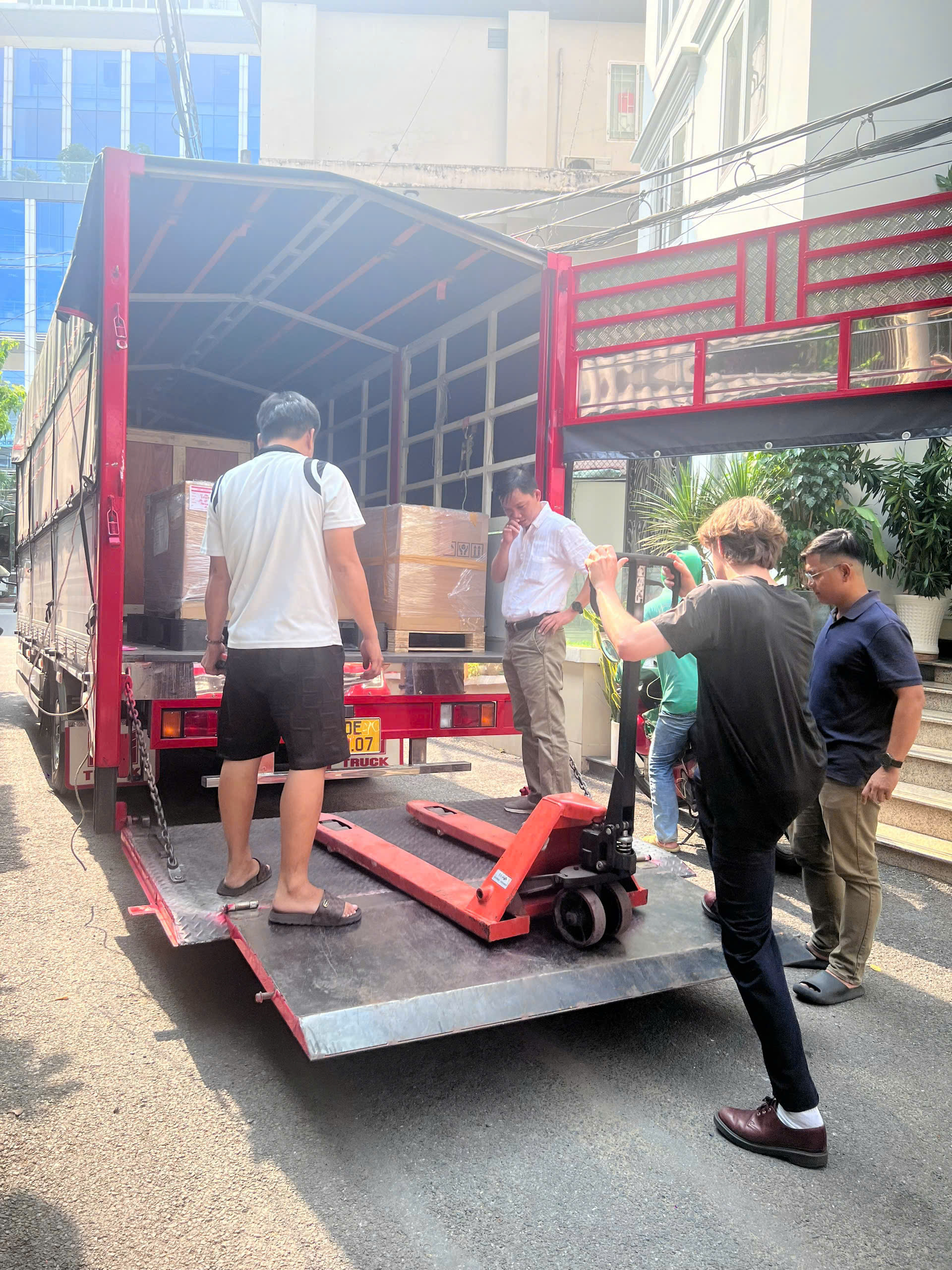 Dịch vụ thuê xe tải chở hàng Hóc Môn của Hưng Nguyên