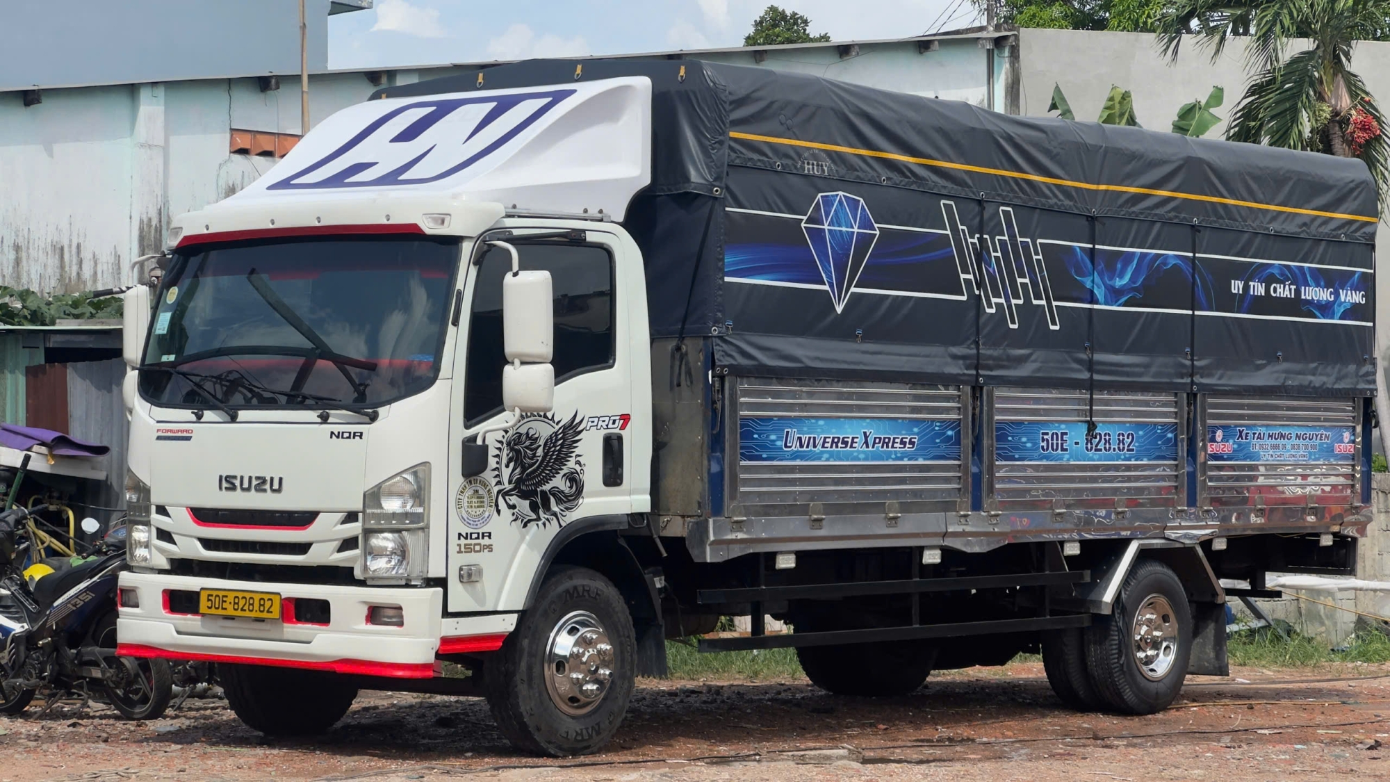 Xe tải thùng dài 6m chạy nội thành ban ngày