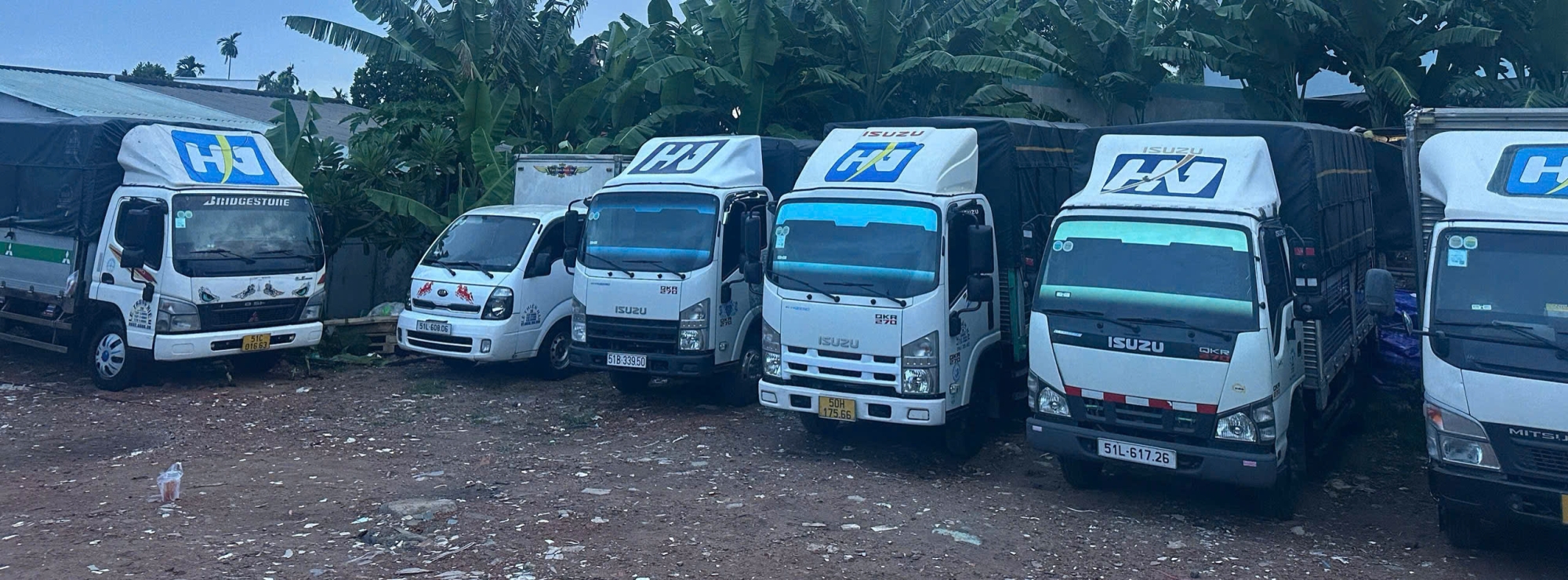 Đội xe tải chở thuê đông đảo của vận tải Hưng Nguyên sẵn sàng phục vụ tại Củ Chi